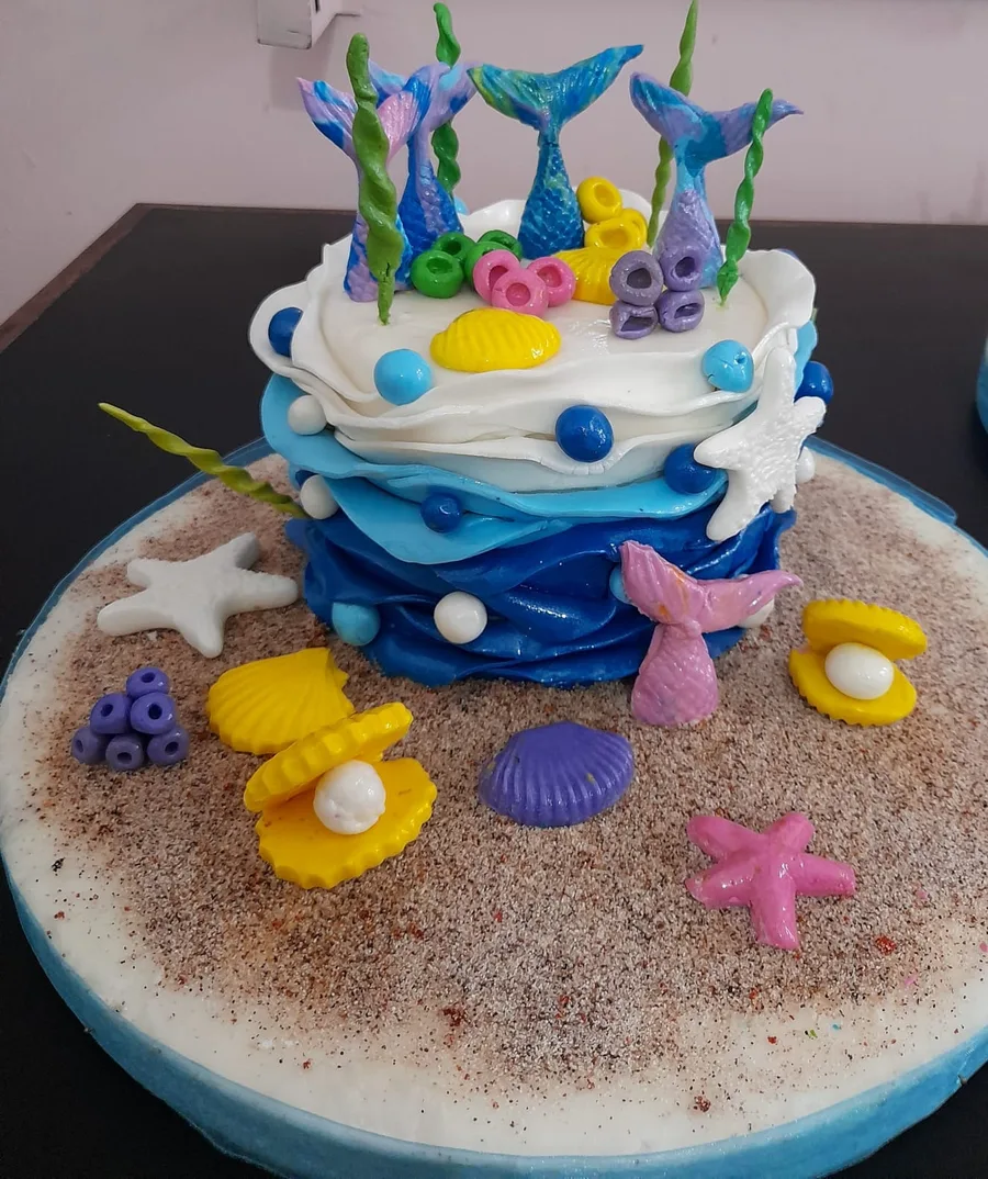 Elegant structured cake